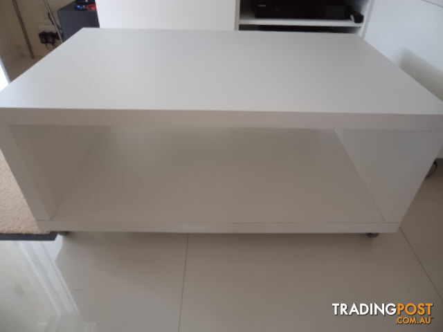 COFFEE TABLE COLOUR WHITE GOOD CONDITION $25