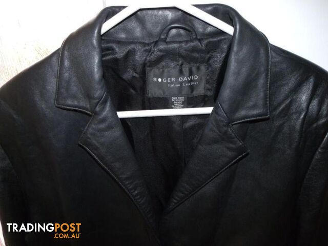 LADIES ITALIAN LEATHER JACKET BY ROGER DAVID SIZE 14