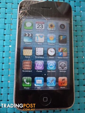 IPHONE 3GS 32GB CRACKED SCREEN SOLD AS SPARES/REPAIR