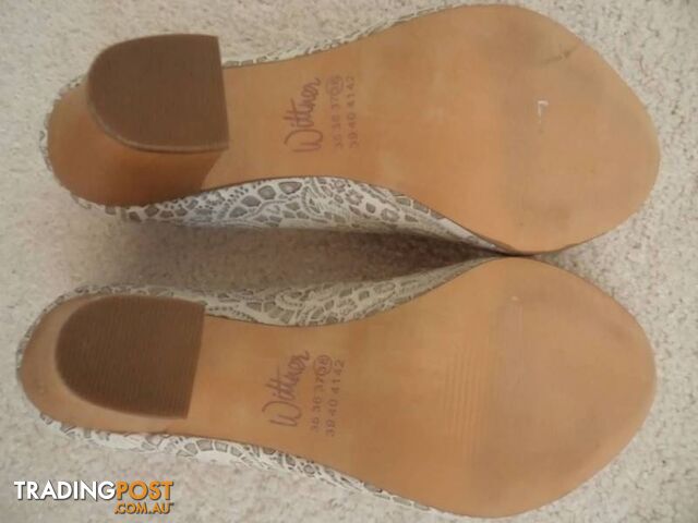 WITTNER LADIES SHOES SIZE 38 EXCELLENT CONDITION WORN ONCE - photo 4 of 4