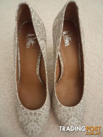 WITTNER LADIES SHOES SIZE 38 EXCELLENT CONDITION WORN ONCE