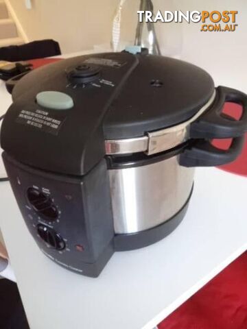 BREVILLE EXPRESS COOKER EXCELLENT CONDITION HARDLY USED