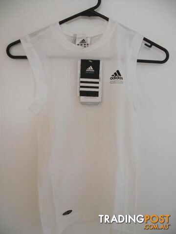 ADIDAS TECHFIT LADIES SPORTS TOP NEW WITH TAGS SIZE: S