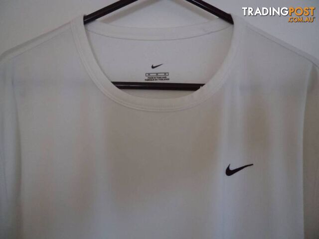 NIKE LONG SLEEVED DRI-FIT TOP WHITE GOOD CONDITION SIZE MEDIUM