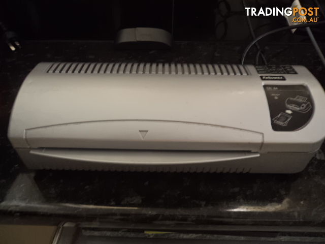 LAMINATOR A4 FELLOWES BRAND WORKS WELL