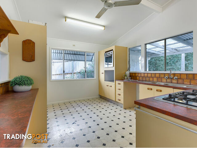 12 Rutherford Street STAFFORD HEIGHTS qld 4053