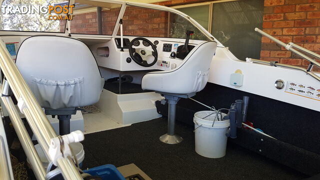 5.25 Runabout with 90hp DFI - photo 3 of 5