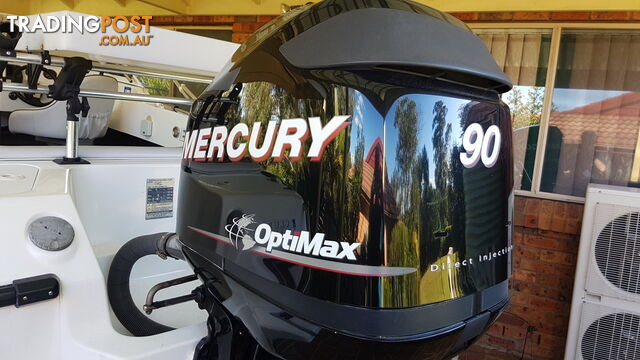 5.25 Runabout with 90hp DFI - photo 4 of 5