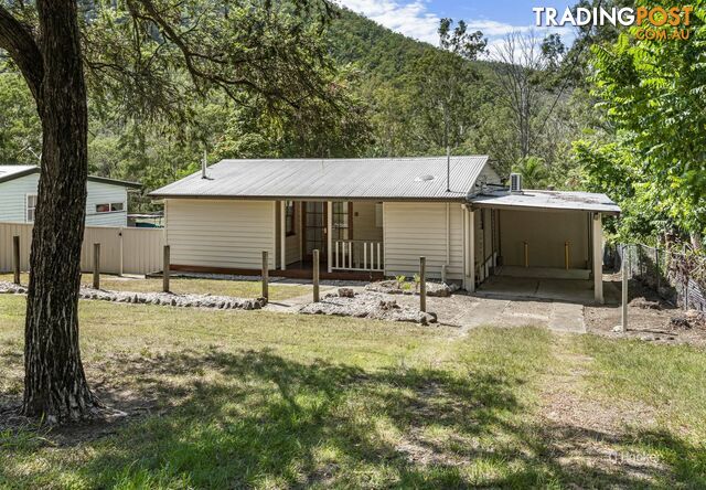 5 Gipps Street SOMERSET DAM QLD 4312