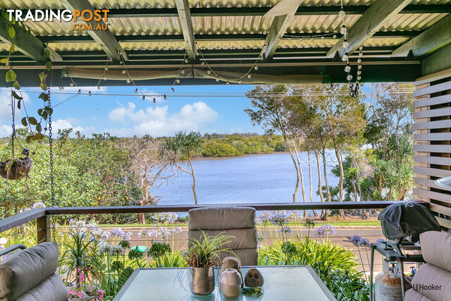 2/57 Bimbadeen Avenue BANORA POINT NSW 2486