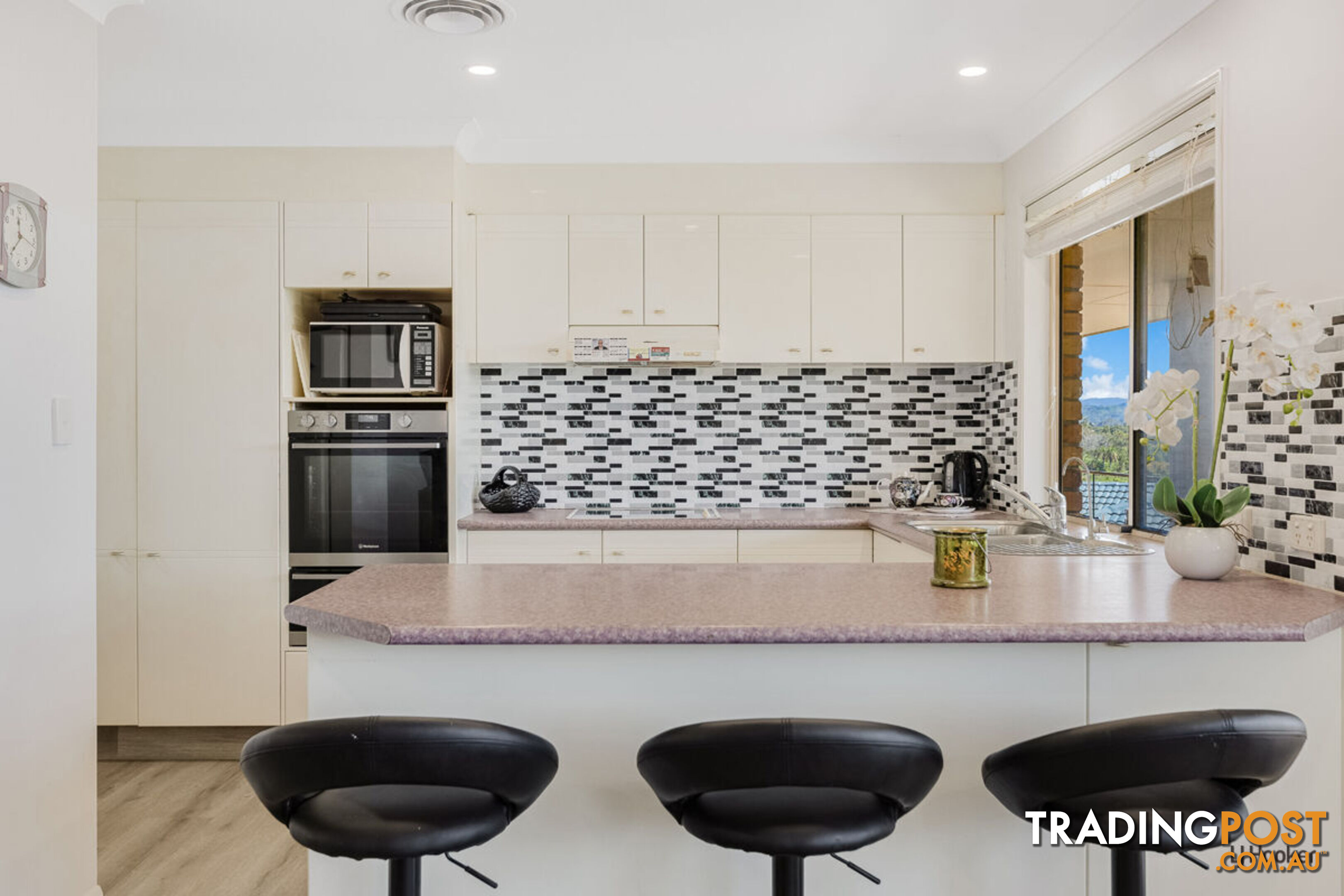 6 Gleneagles Place BANORA POINT NSW 2486