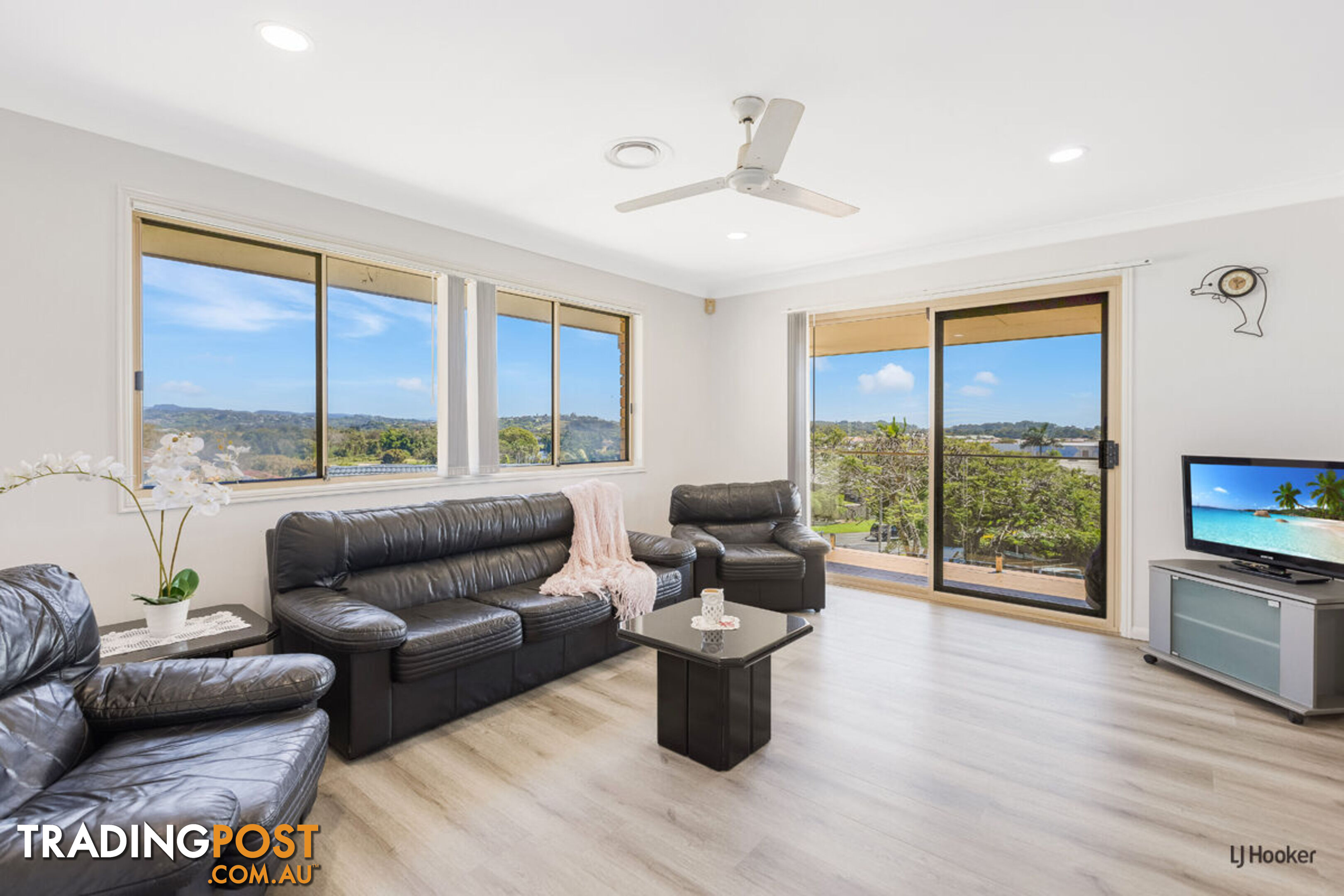 6 Gleneagles Place BANORA POINT NSW 2486