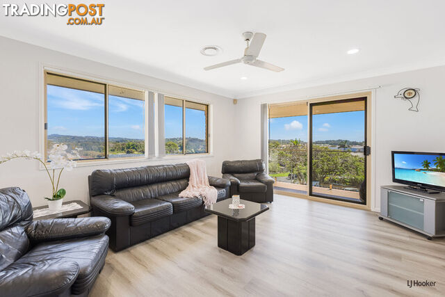 6 Gleneagles Place BANORA POINT NSW 2486