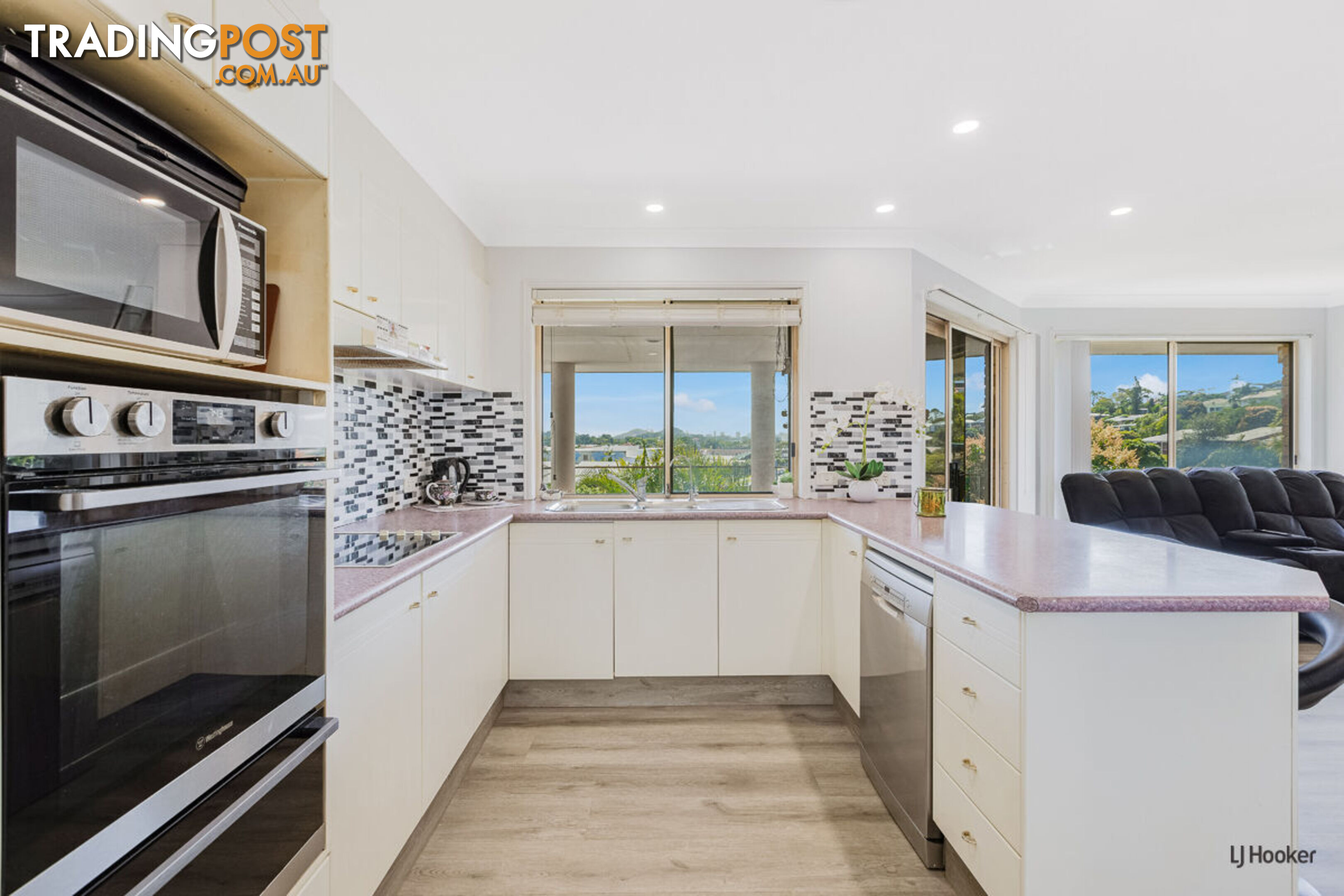 6 Gleneagles Place BANORA POINT NSW 2486