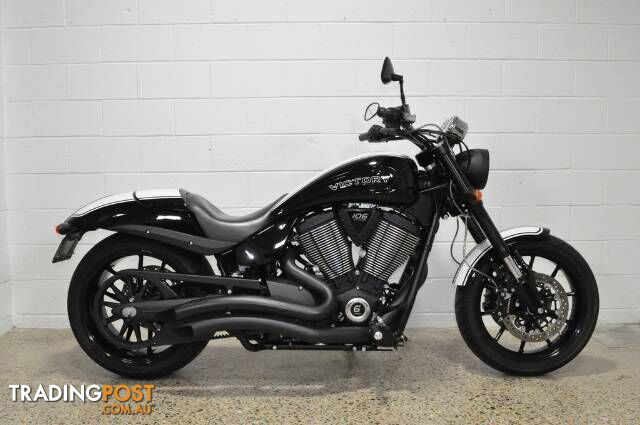 2016  VICTORY HAMMER S ROAD CRUISER CYCLE