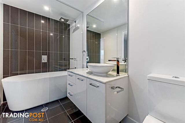 1805/5 Harbour Side Court Biggera Waters QLD 4216