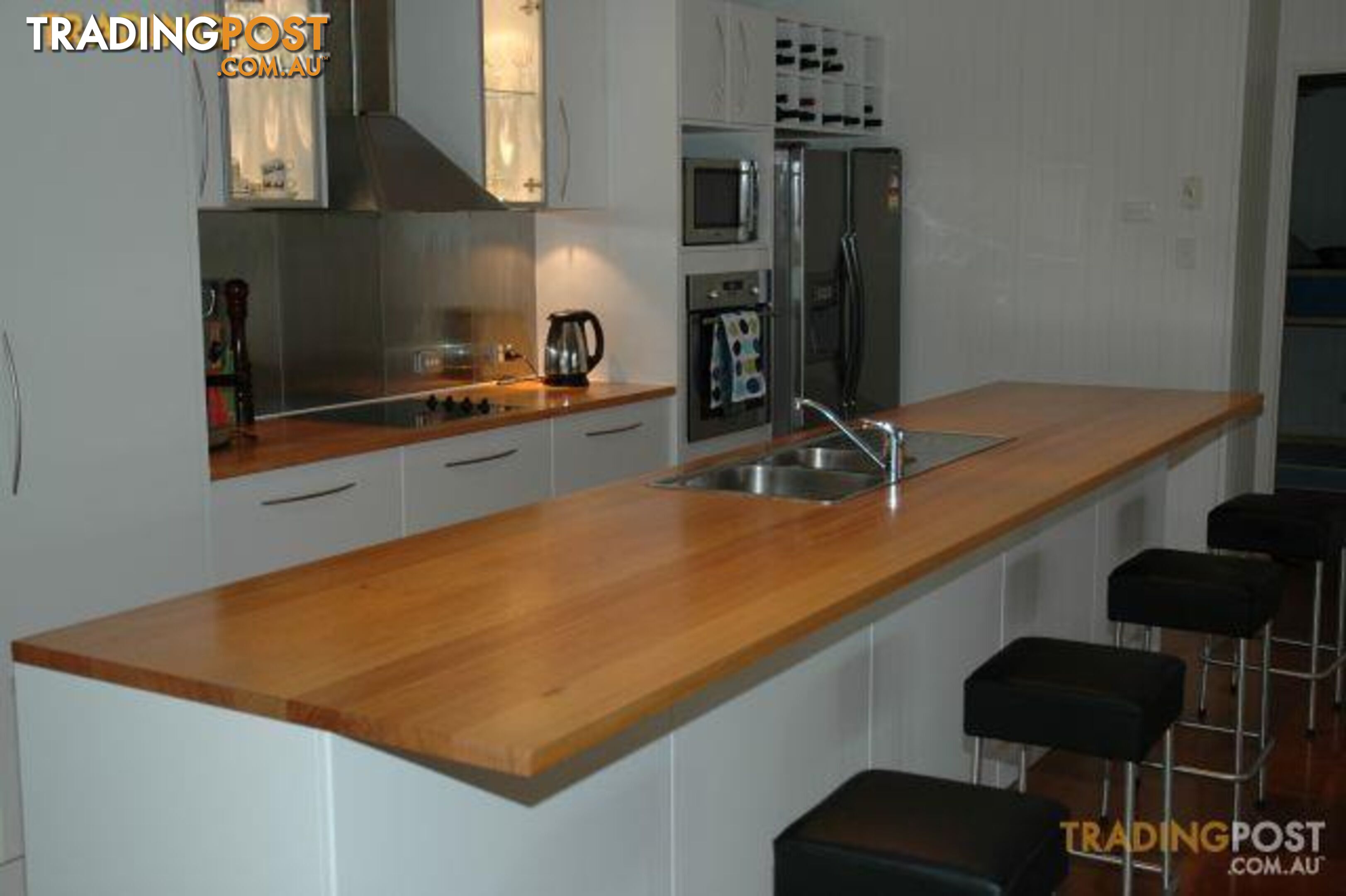 Bench Tops Tasmanian Oak Laminated