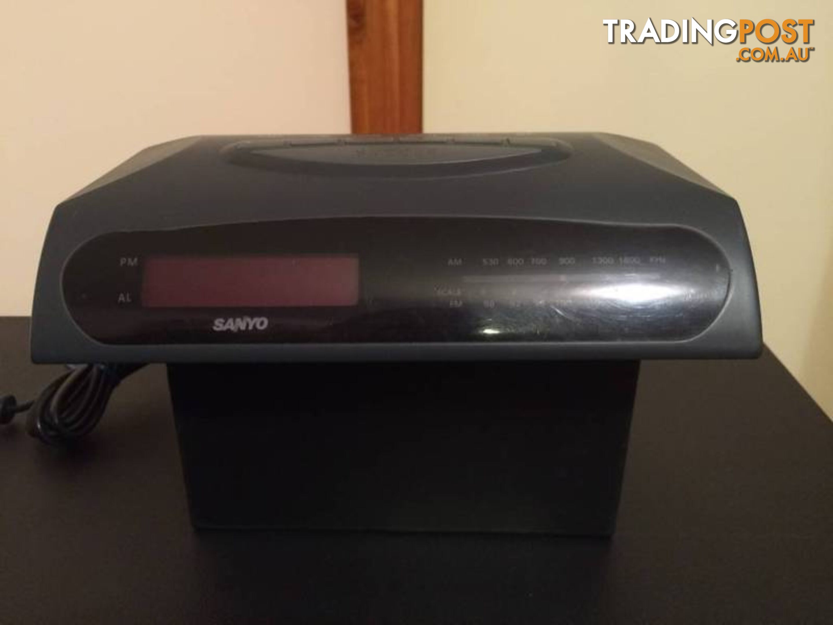 LARGE SANYO DIGITAL RADIO/ALARM CLOCK