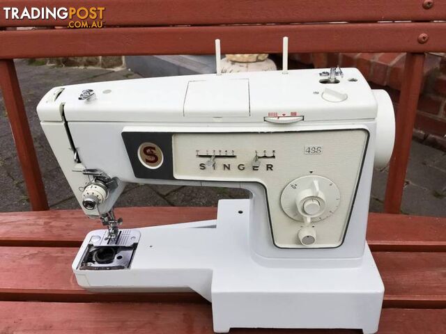 SINGER 438 VINTAGE SEWING MACHINE IN GREAT CONDITION