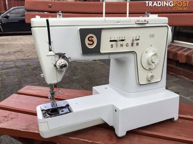 SINGER 438 VINTAGE SEWING MACHINE IN GREAT CONDITION