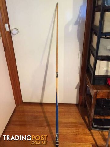 PRO SNOOKER CUE IN GOOD CONDITION