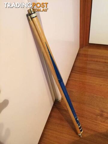 PRO SNOOKER CUE IN GOOD CONDITION