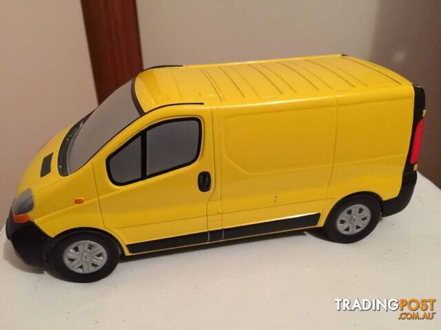 1/21.5 DIE CAST METAL MODEL OF A RENAULT TRAFIC VAN - photo 3 of 4