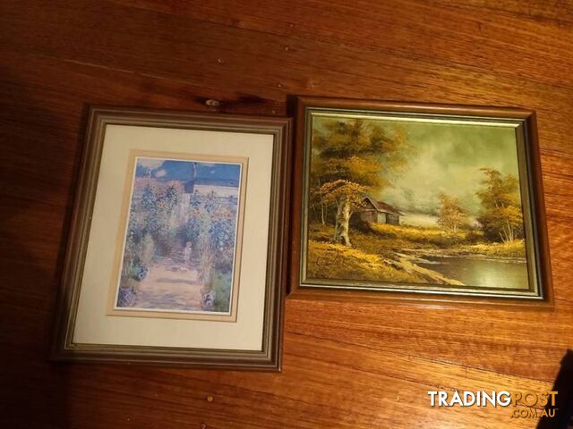 A PAIR OF 8 X 6 PICTURE FRAMES $10 THE PAIR