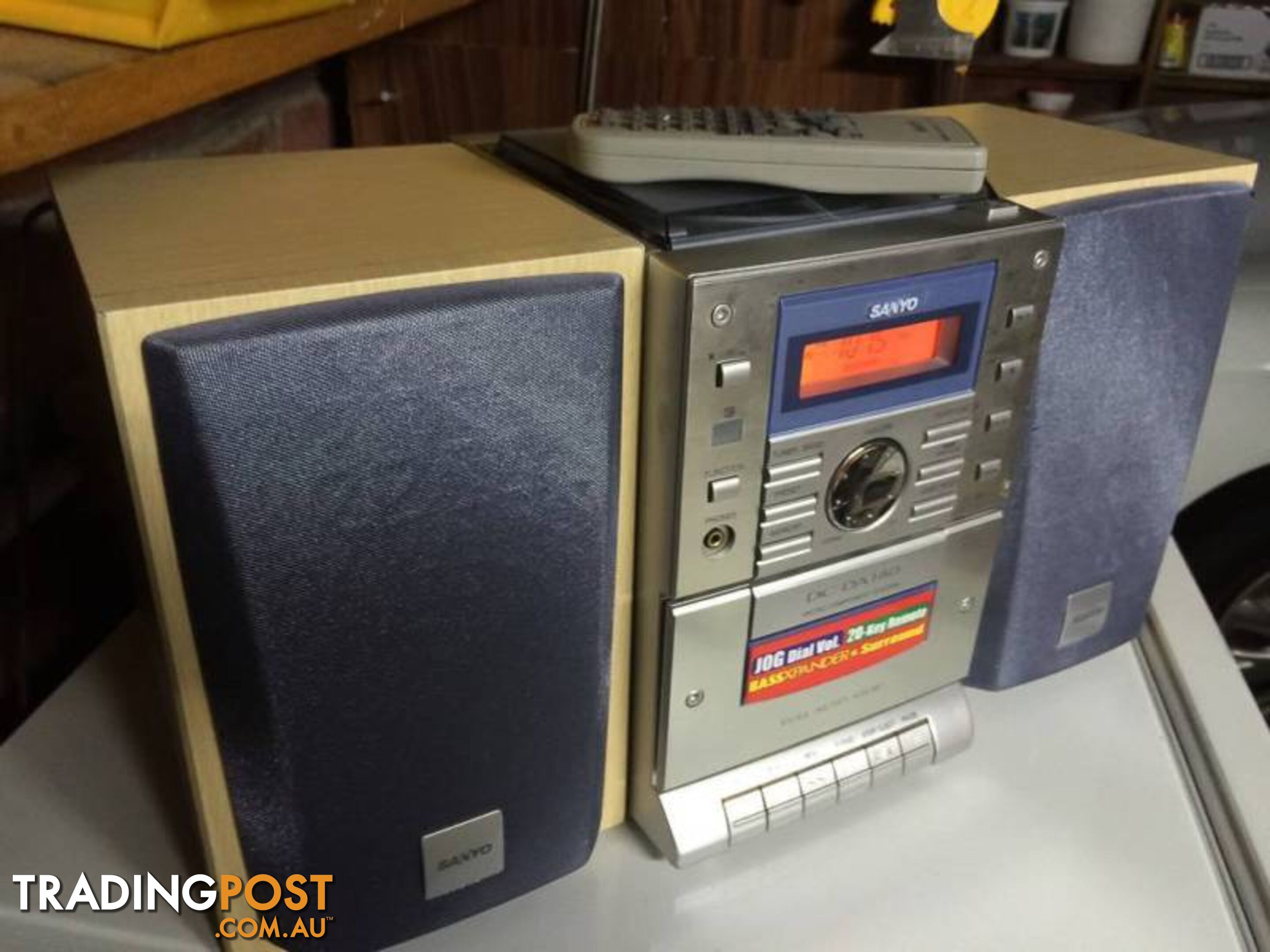 SANYO COMPACT HIFI SYSTEM with Remote GREAT SOUND