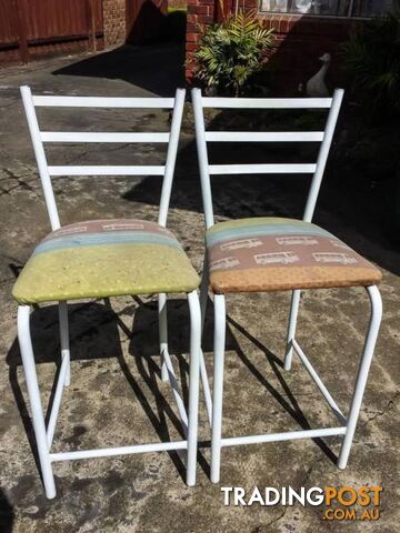 2 X METAL FRAME BAR STOOLS $10 FOR THE PAIR - photo 2 of 6