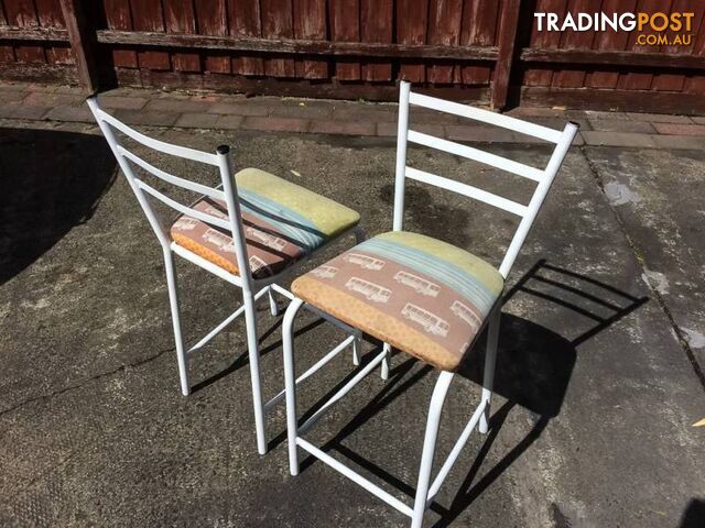 2 X METAL FRAME BAR STOOLS $10 FOR THE PAIR - photo 4 of 6