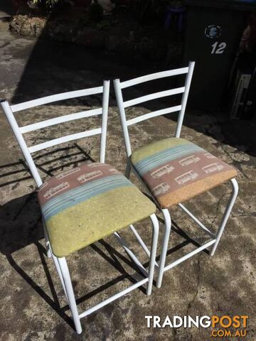 2 X METAL FRAME BAR STOOLS $10 FOR THE PAIR - photo 3 of 6