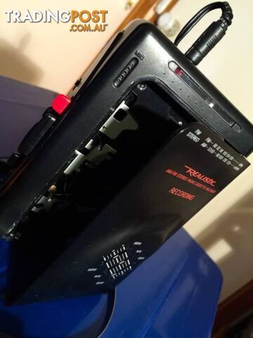 REALISTIC WALKMAN AM/FM STEREO RADIO CASSETTE - photo 5 of 5
