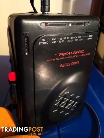 REALISTIC WALKMAN AM/FM STEREO RADIO CASSETTE - photo 2 of 5