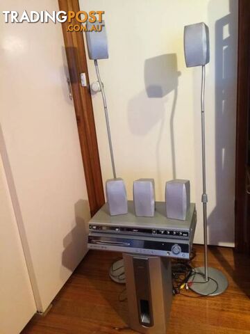 SANYO 5.1 SURROUND SOUND SYSTEM WITH 2 SPEAKER STANDS INCLUDED