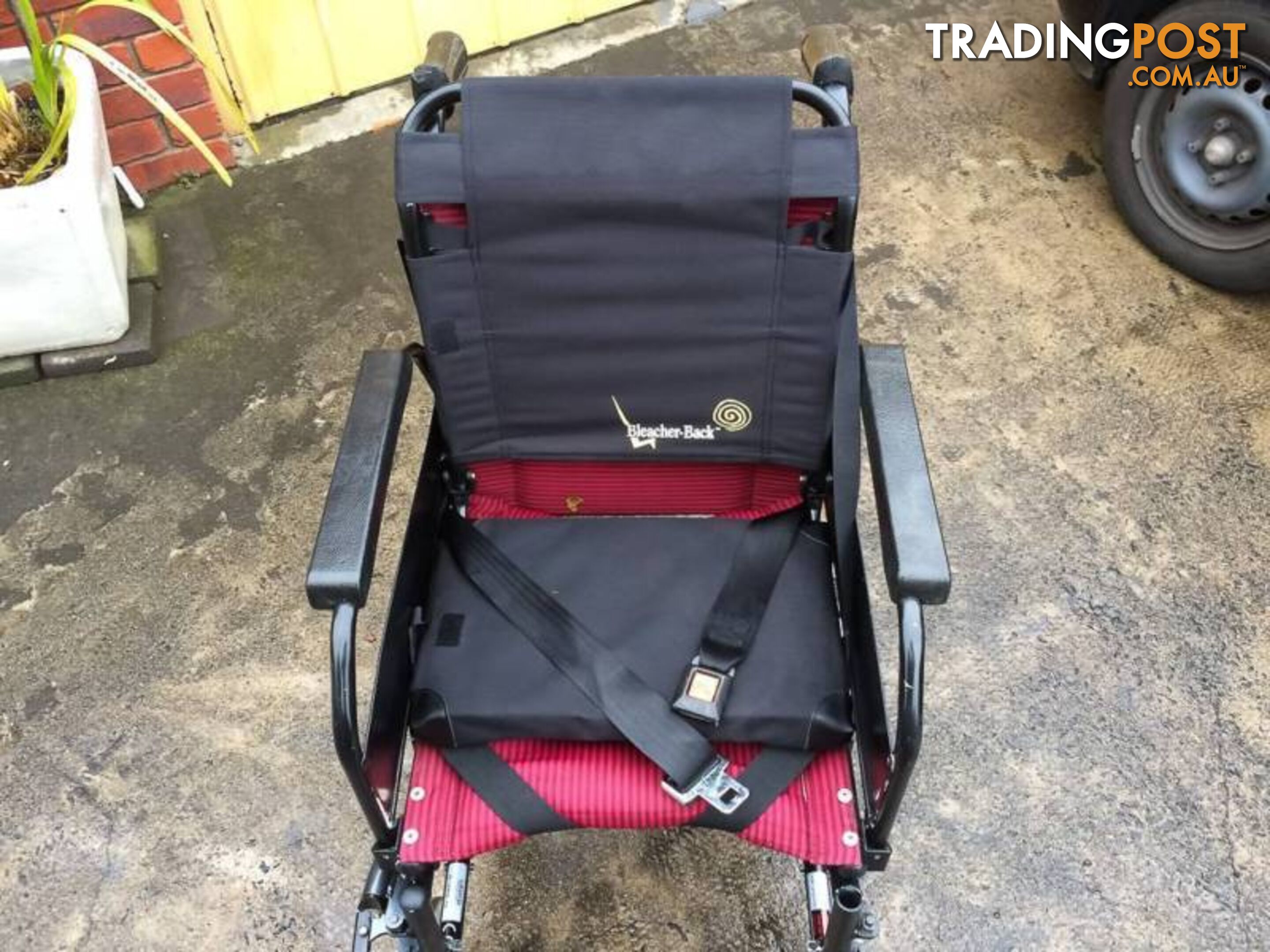 WHEELCHAIR IN GREAT CONDITION WITH SEATBEALT & ARM LIFTS