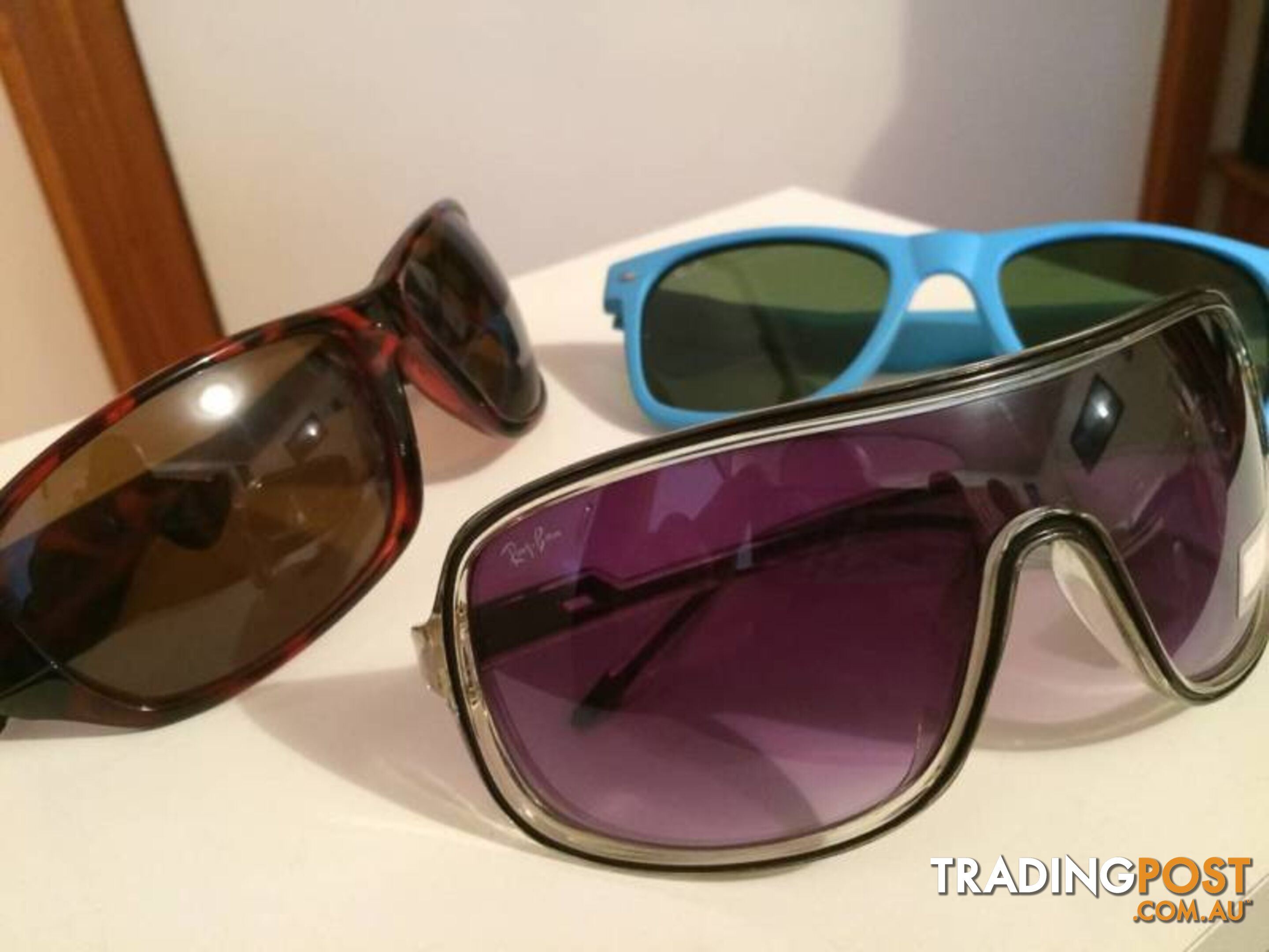 3 x UNISEX SUNGLASSES FOR $75 2X RAY BANS 1 X DIESEL