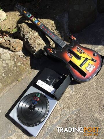 Wii DJ HERO TURNTABLE & Wii GUITAR HERO GUITAR ( NO GAMES)