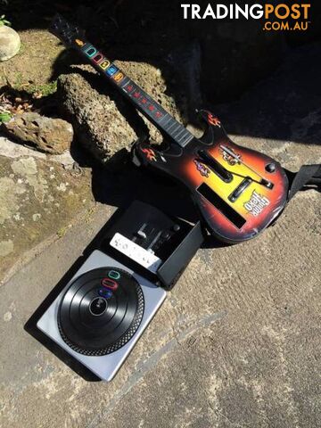 Wii DJ HERO TURNTABLE & Wii GUITAR HERO GUITAR ( NO GAMES)