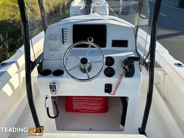 INSTOCK 2024 EVOLUTION 552 AXIS CENTRE CONSOLE WITH YAMAHA 150HP FOURSTROKE FOR SALE