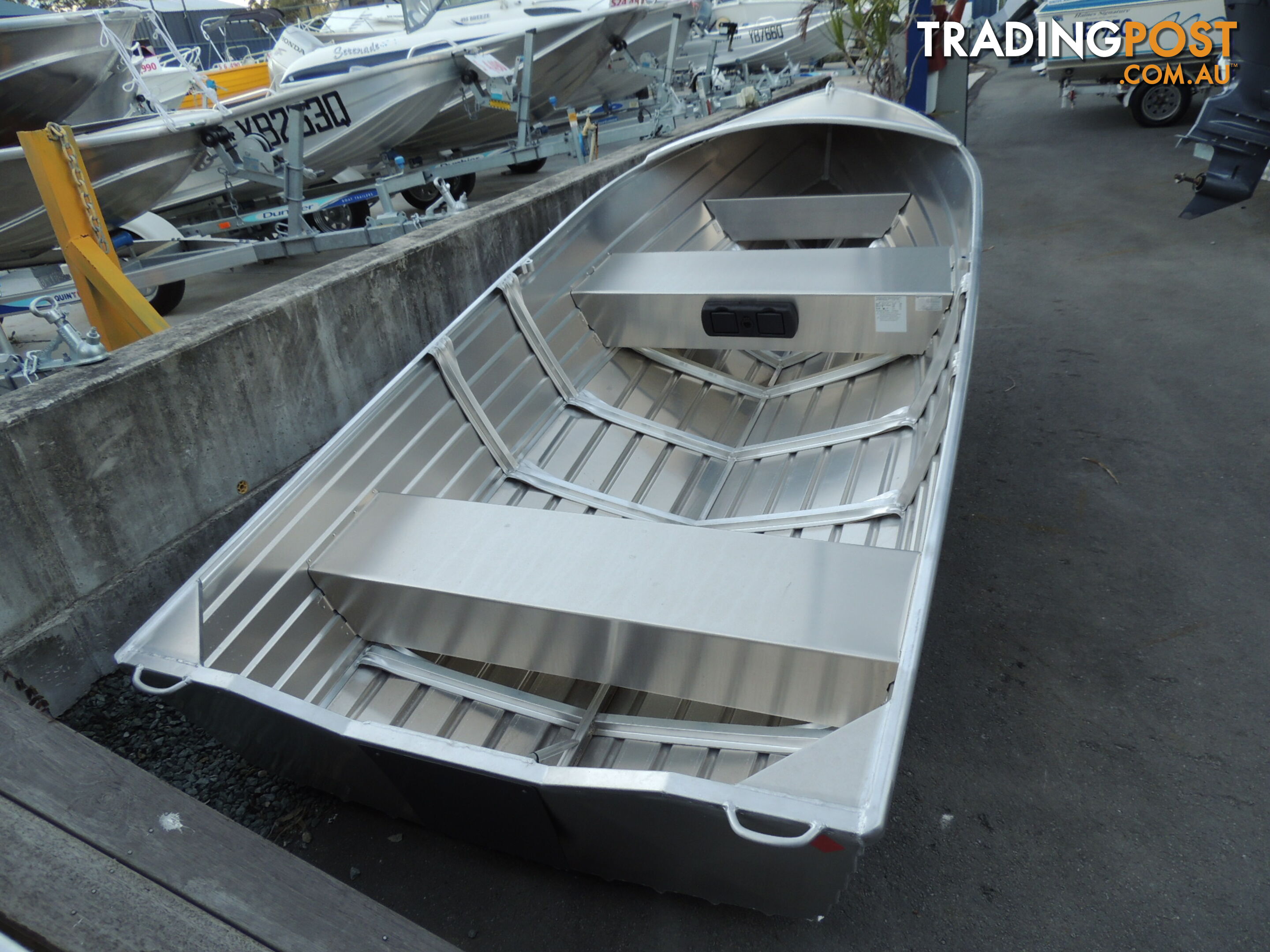 QUINTREX 400 DART HULL ONLY