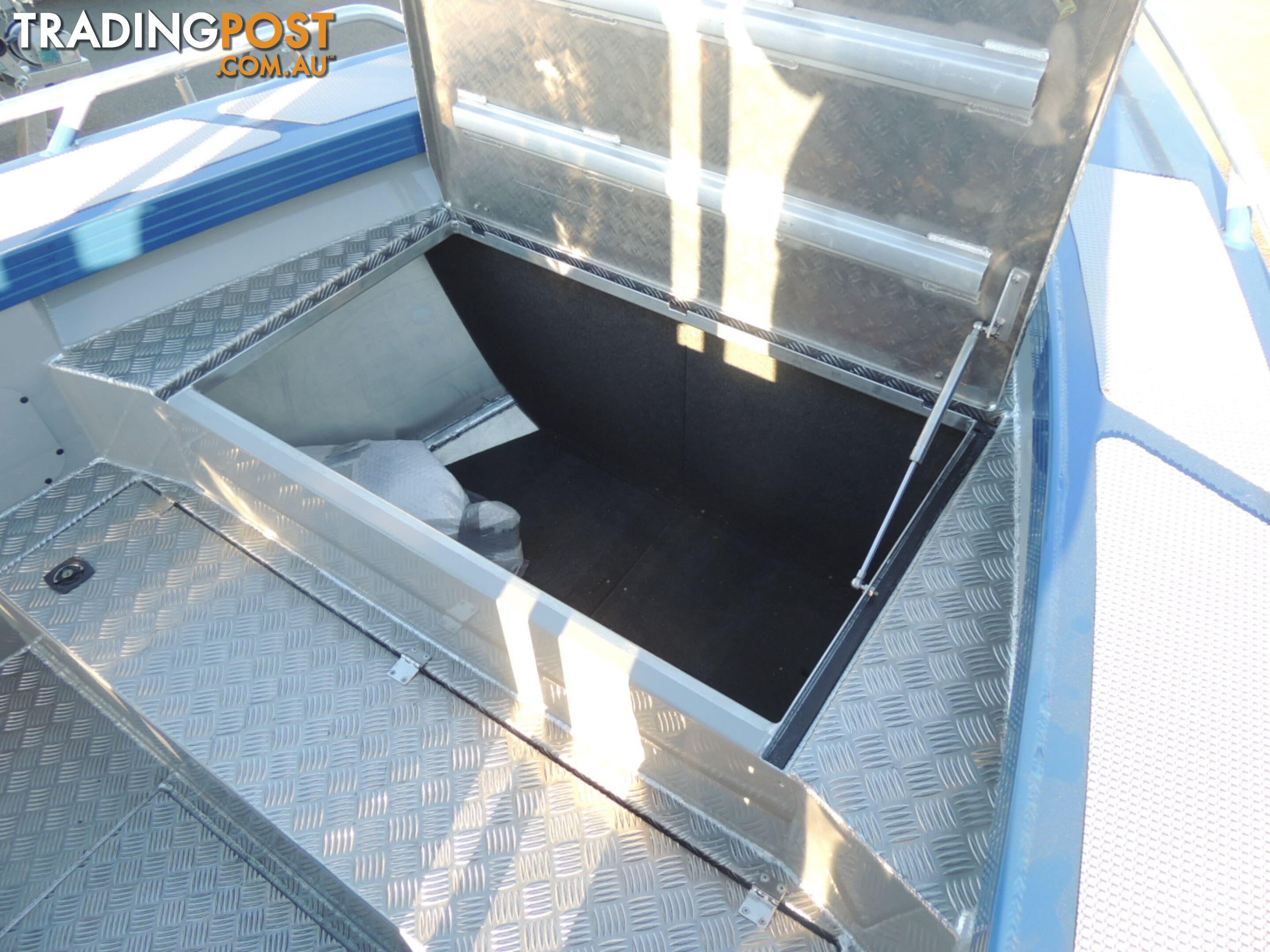 6200 YELLOWFIN Centre/Rear Console 150 HP PACK 2