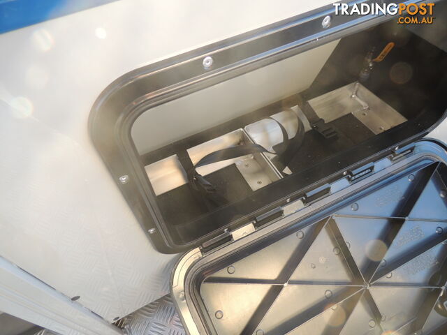 6200 YELLOWFIN Centre/Rear Console 150 HP PACK 2