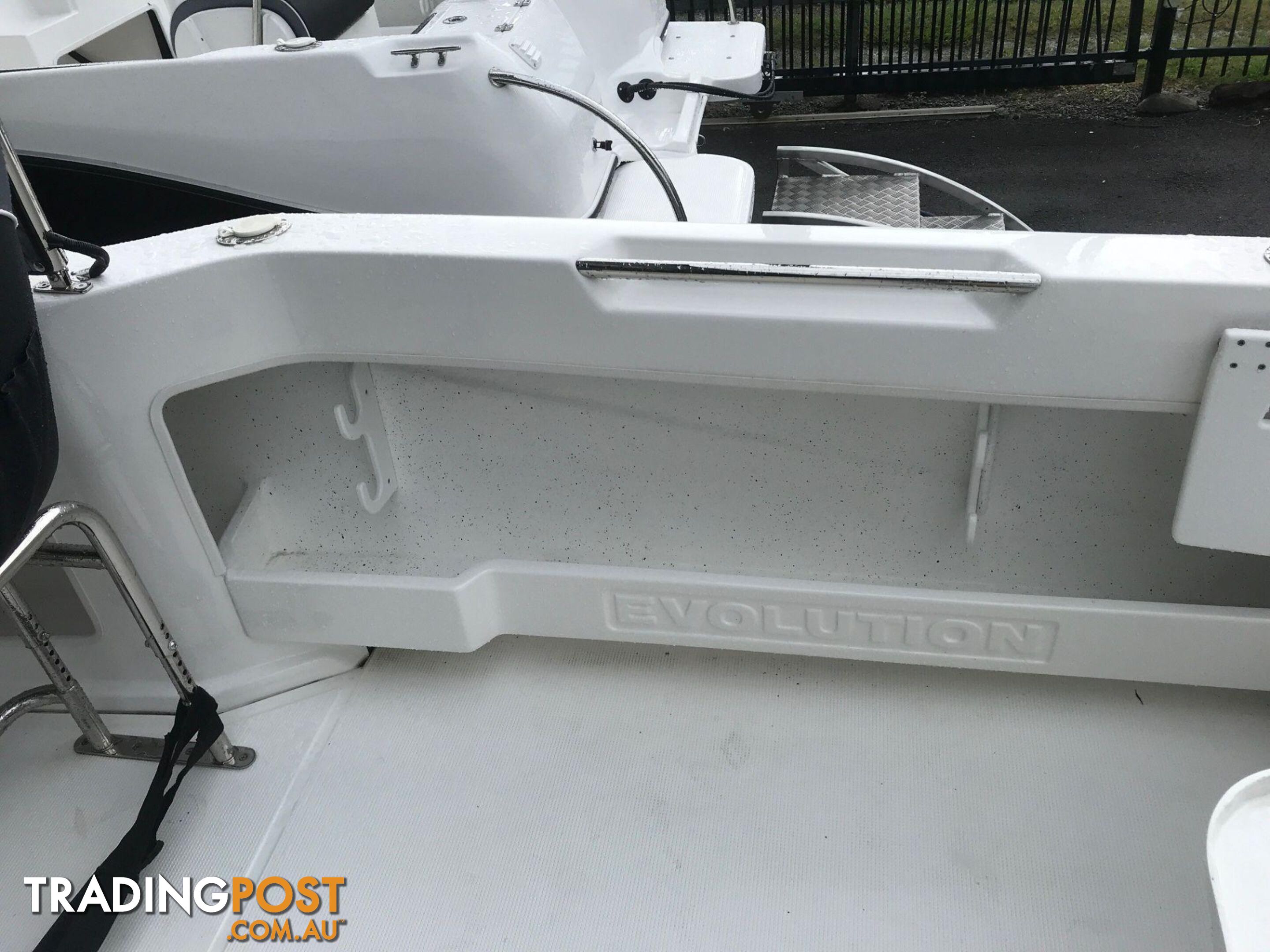 NEW 2024 EVOLUTION 552 PLATINUM FITTED WITH A YAMAHA HELM MASTER XA F150 FOURSTROKE