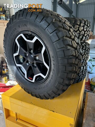 Jeep Rubicon wheels and tyres brand new