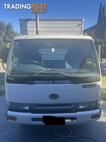 2006 Nissan UD MKB215 Pantech Truck