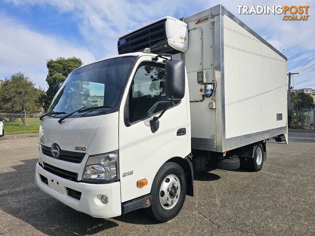 2017 Hino Dutro 816 6 Pallet White Refrigerated Truck 4.0l