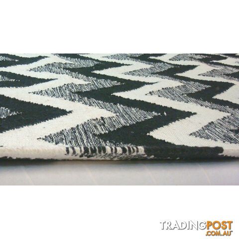 Chevron Durry Rug Black & White 160x230cm