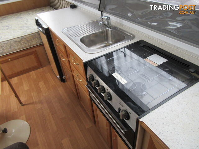 2010 Goldstream CROWN - photo 5 of 9