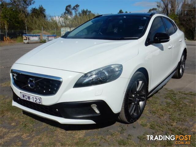 2013 VOLVO V40 D4CROSSCOUNTRY M 5D HATCHBACK